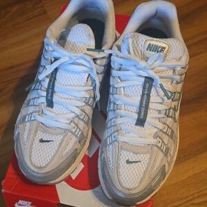 Nike White and Green Mesh Sneakers